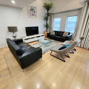 Apartment Spacious 4 Bedroom And 2 Bathrooms City 