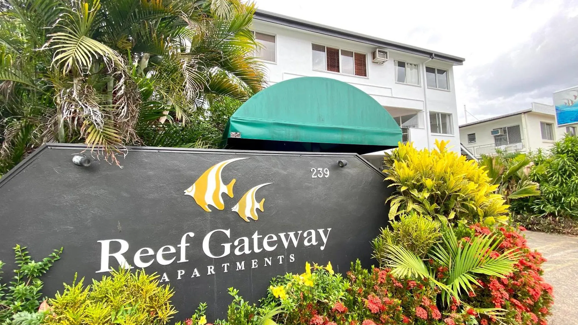 Reef Gateway Apartments Кэрнс